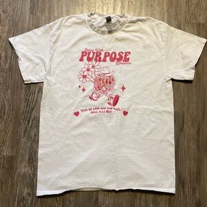 Gildan white graphic tee shirt